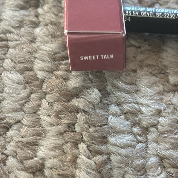 MAC Lip Pencil Sweet Talk - Picture 2 of 4